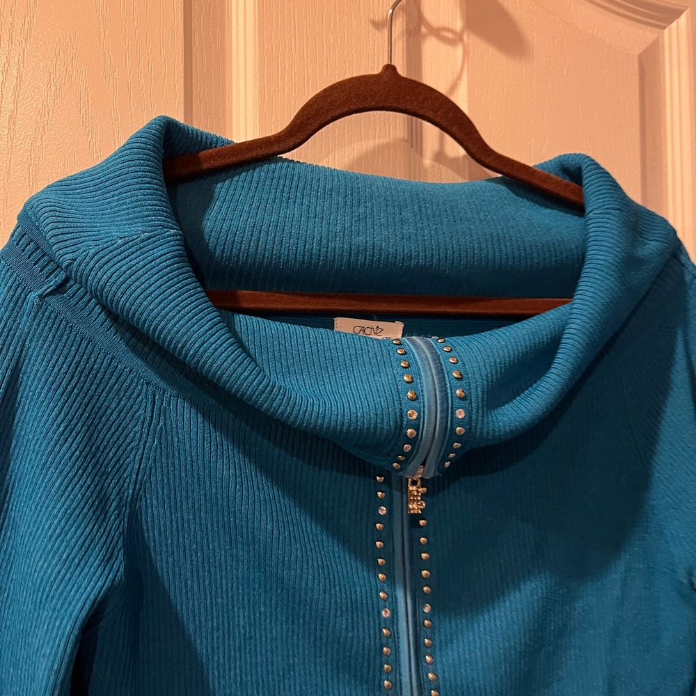 Cache cardigan Sweater embroidery with Swarovski crystals.SOLD